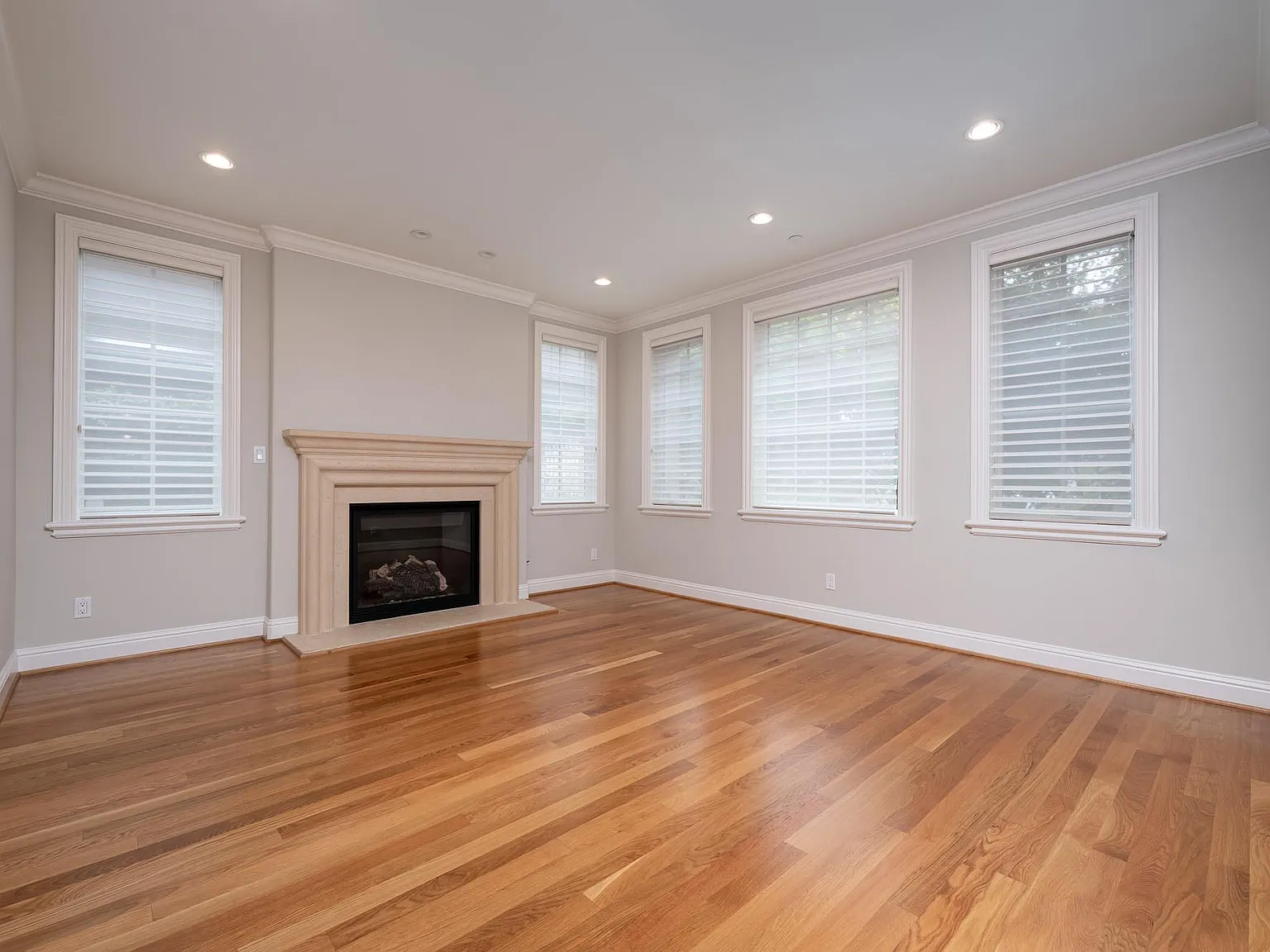 2 bed, 2.5 bath, 2083 sqft, $7,000 — Photo 3