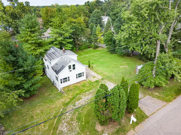 6520 Brockhurst Blvd, West Bloomfield, MI 48322