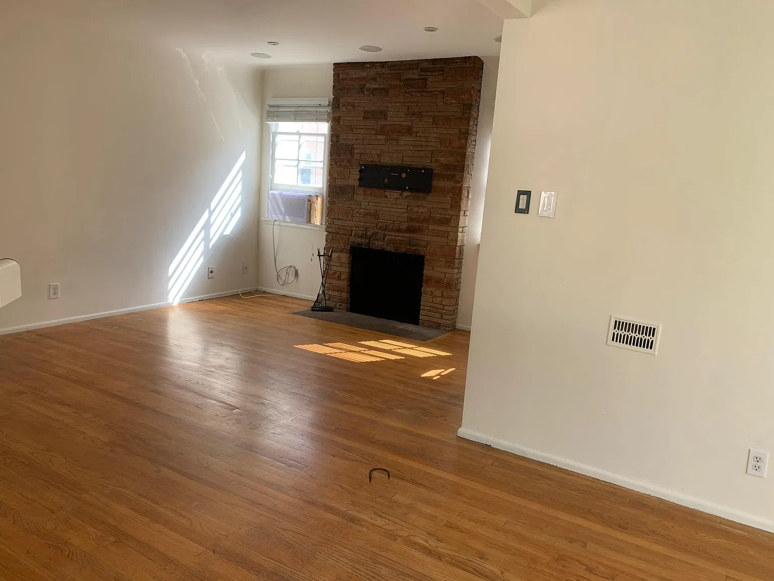2 bed, 1400 sqft, $3,795 — Photo 3