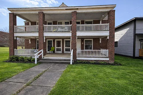 209 Oakwood St #2 Photo 1