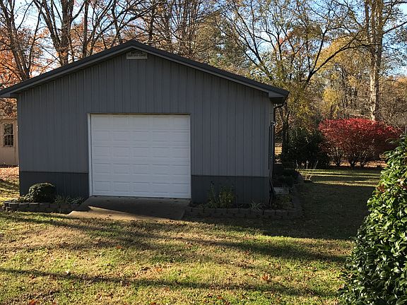 5th image of 166 Westwood Dr