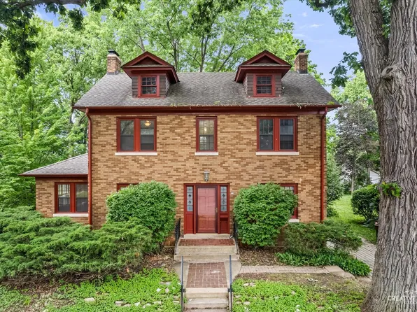 32 School St, Geneva, IL 60134
