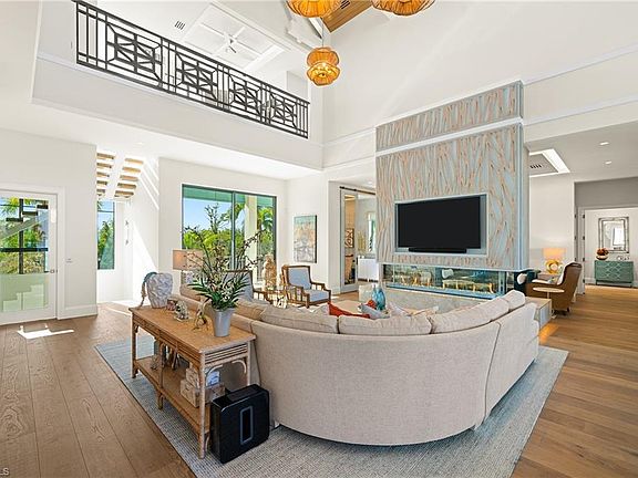 5th image of 99 Saint Lucia LN