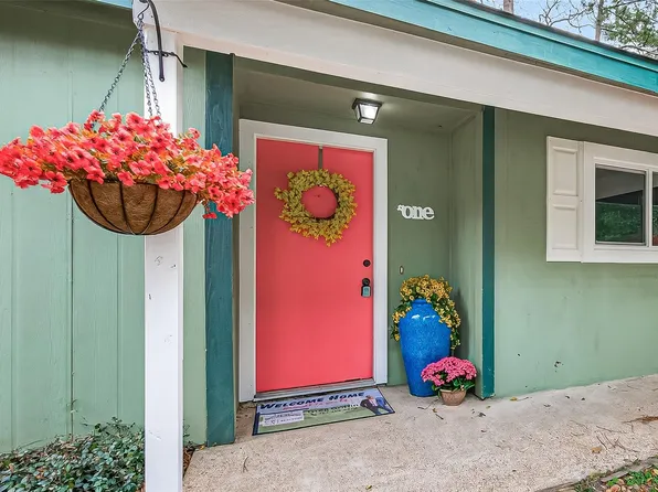 1 Laurel Oak Pl E, Spring, TX 77380