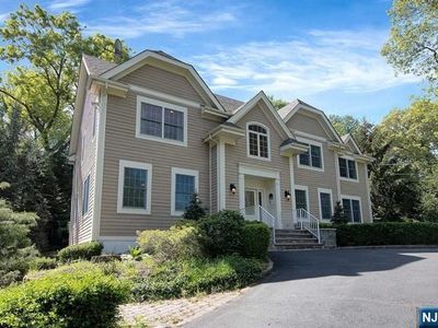 533 W Saddle River Rd, Upper Saddle River, NJ, 07458