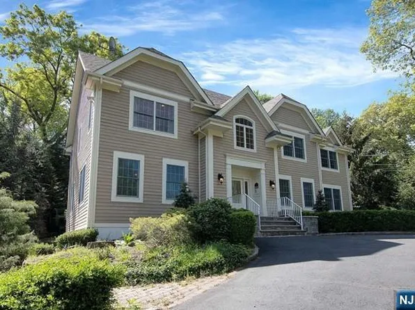 533 W Saddle River Rd, Upper Saddle River, NJ 07458