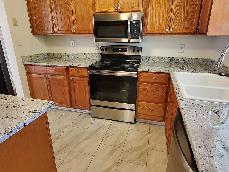7402 Brigmore Dr — Photo 6