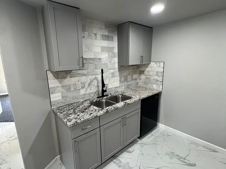 514 N Ash Ave #1/2 — Photo 1