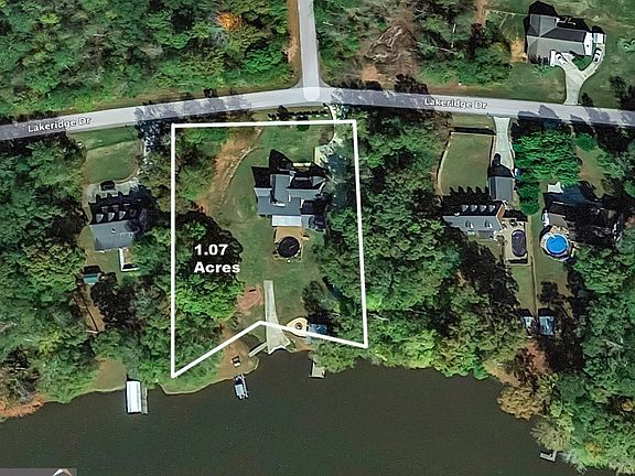 3rd image of 327 Lakeridge Dr