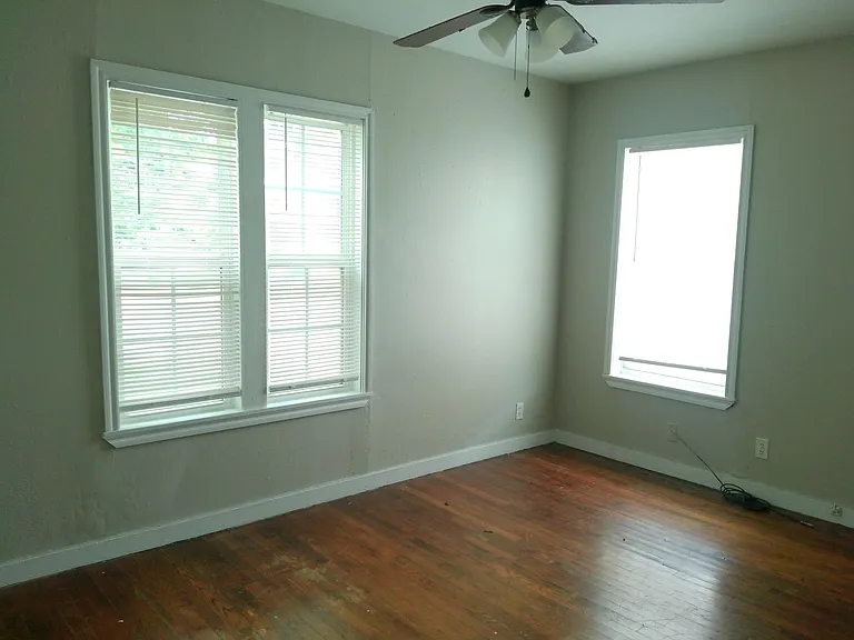 2837 Sarita St — Photo 6