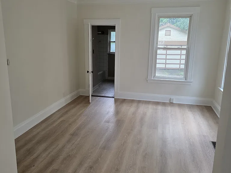 4304 33rd Ave #1 — Photo 4