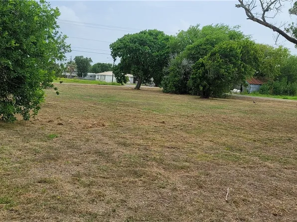509 W Houston Ave, Seadrift, TX 77983