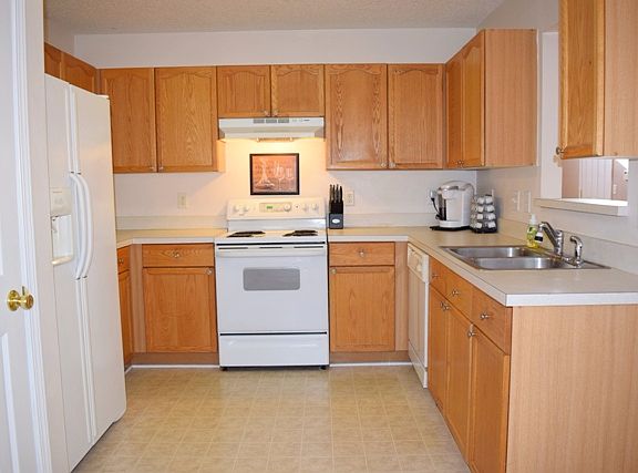 5th image of 590 Chase Brook Dr