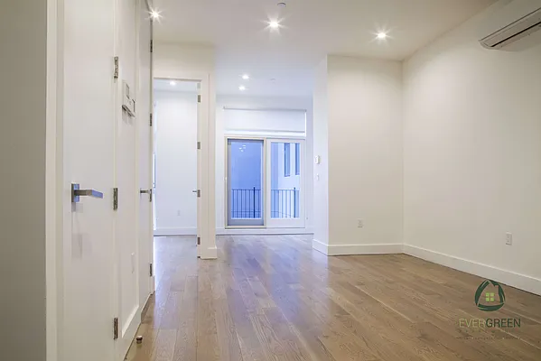 Rented by Evergreen Apartments BK | media 18
