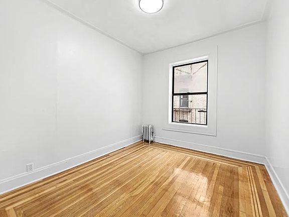 4th image of 35 E 17th St APT 318