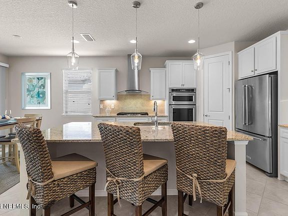 3rd image of 661 BROOMSEDGE Circle