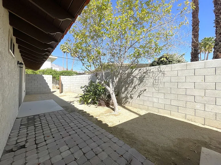 561 Desert View Dr #4 — Photo 14