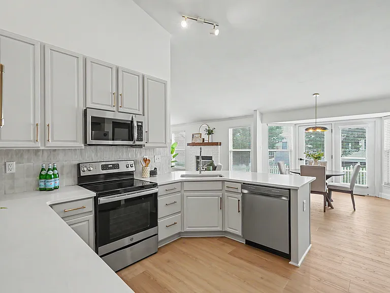 8003 Knights Crossing Dr — Photo 14