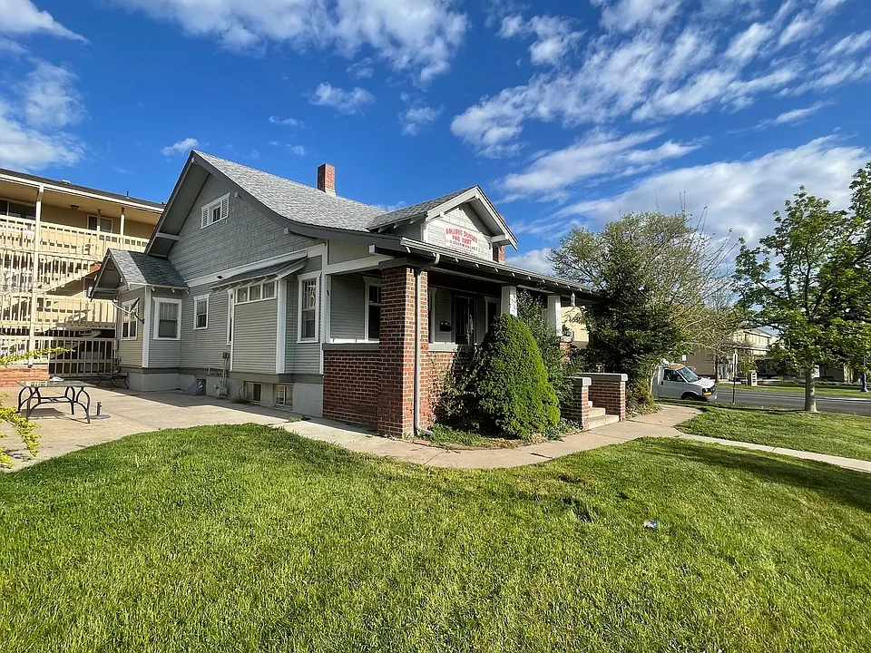(2001 9th Ave)
