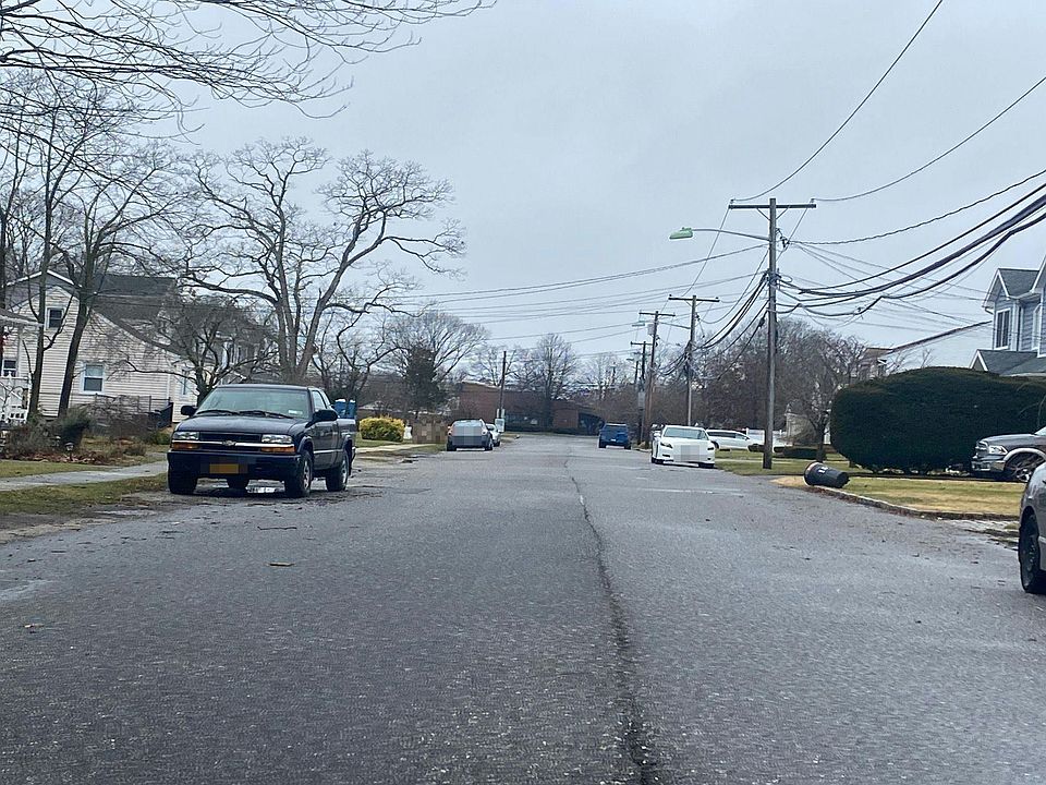 26 Roslyn St, Islip Terrace, NY 11752 Zillow