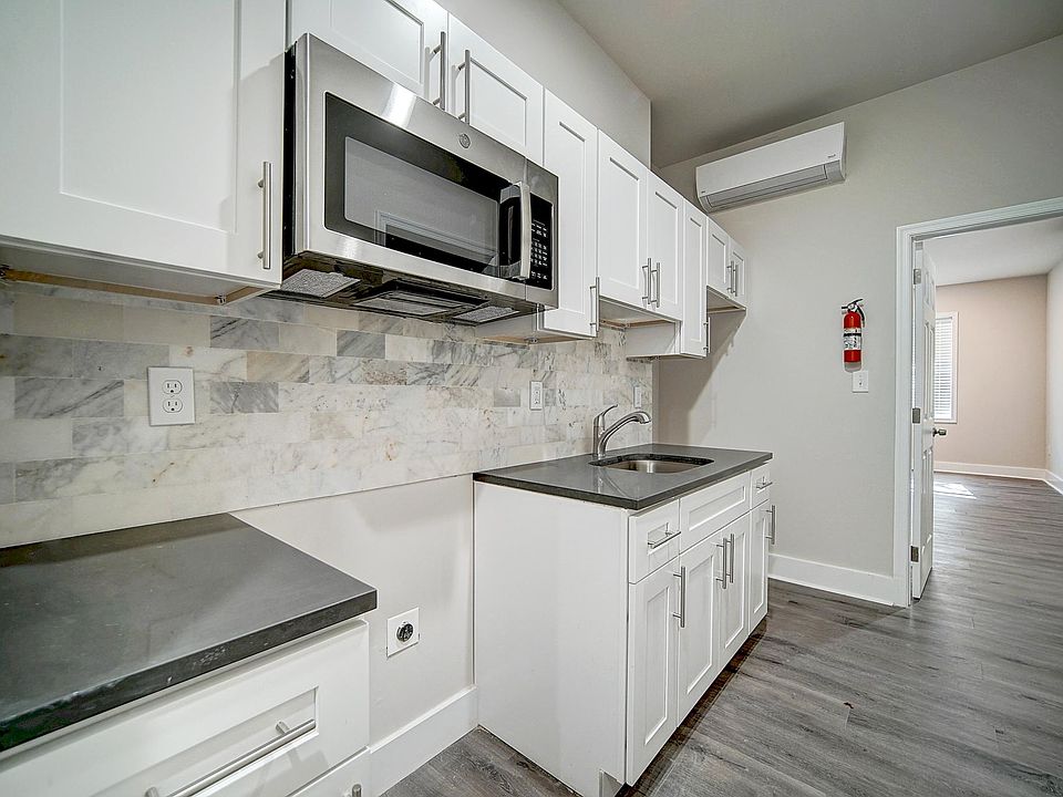 Kitchen includes stove and Fridge