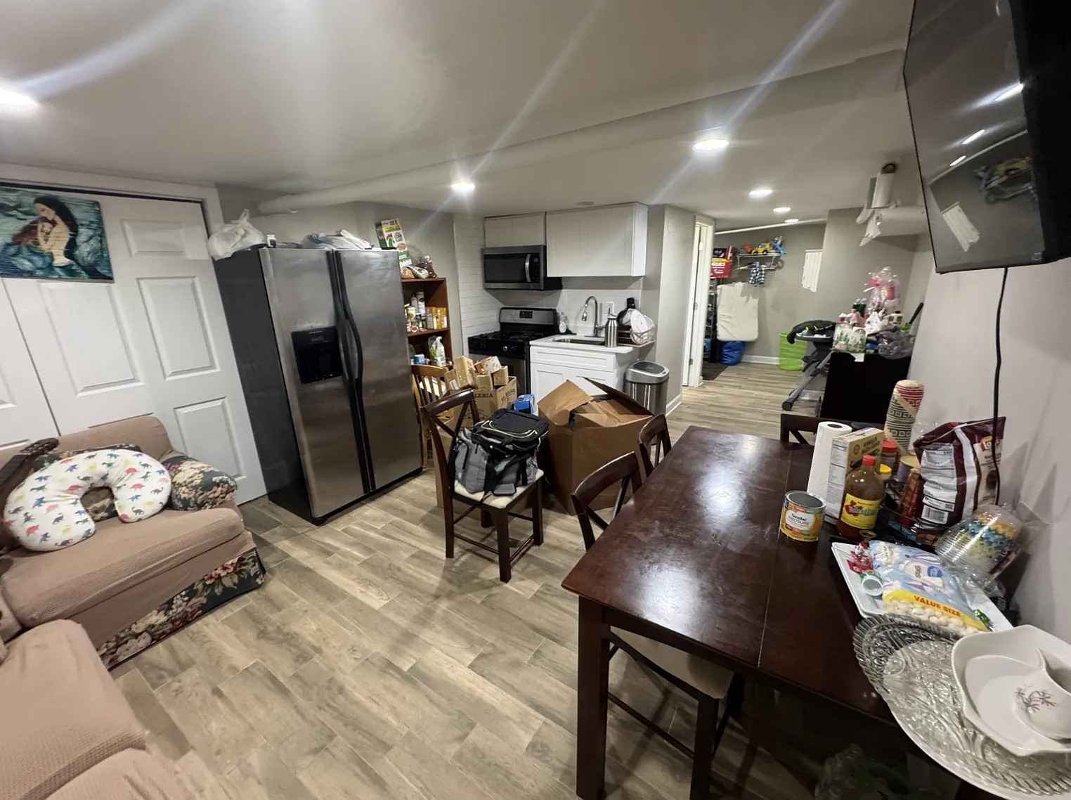 Renovated, Spacious Studio in Amazing Downtown Skokie!Walk to Metra, Parking Available! — Photo 1