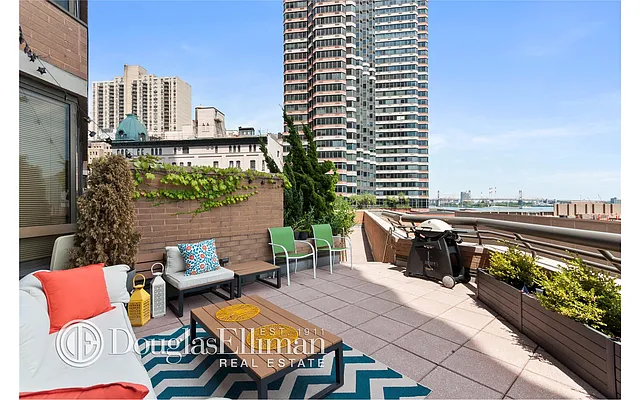 Rented by Douglas Elliman | media 16