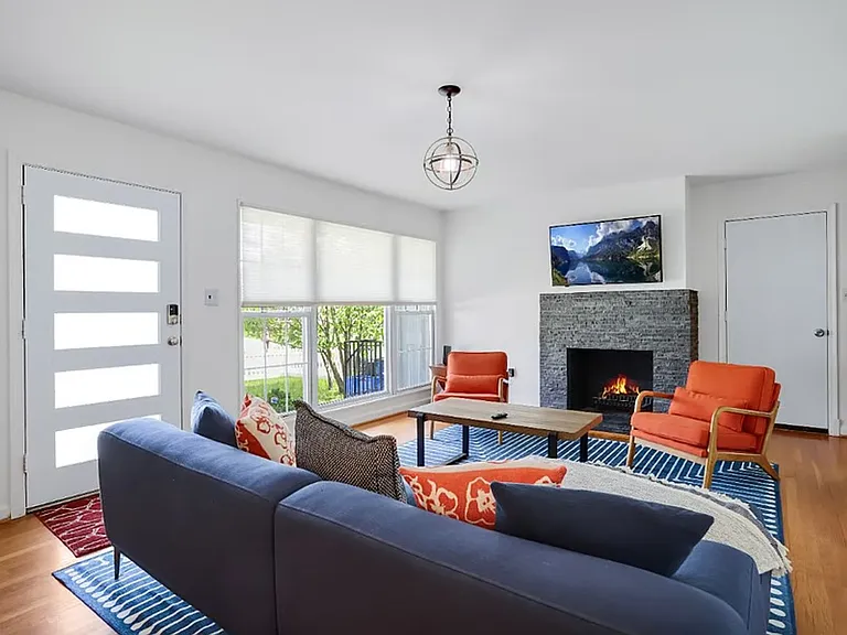 9724 Admiralty Dr — Photo 5