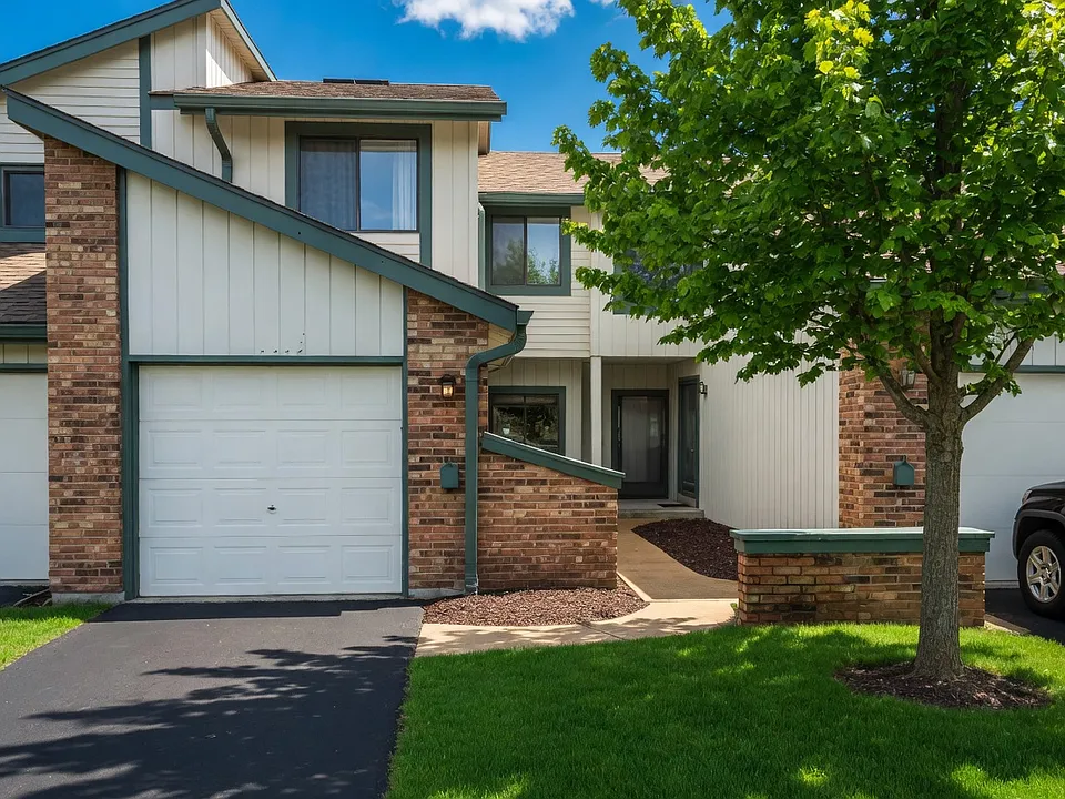 2028 Falling Brook Dr