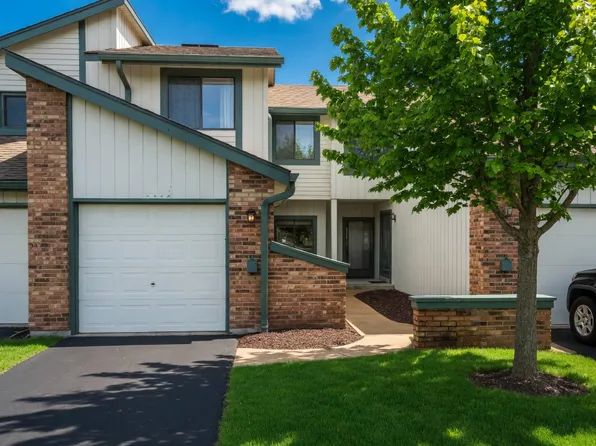 2028 Falling Brook Dr, Maryland Heights, MO 63043