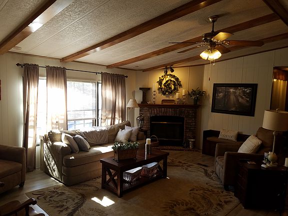 Living rm - gas fireplace
