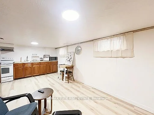 299 Robina Ave E — Photo 13