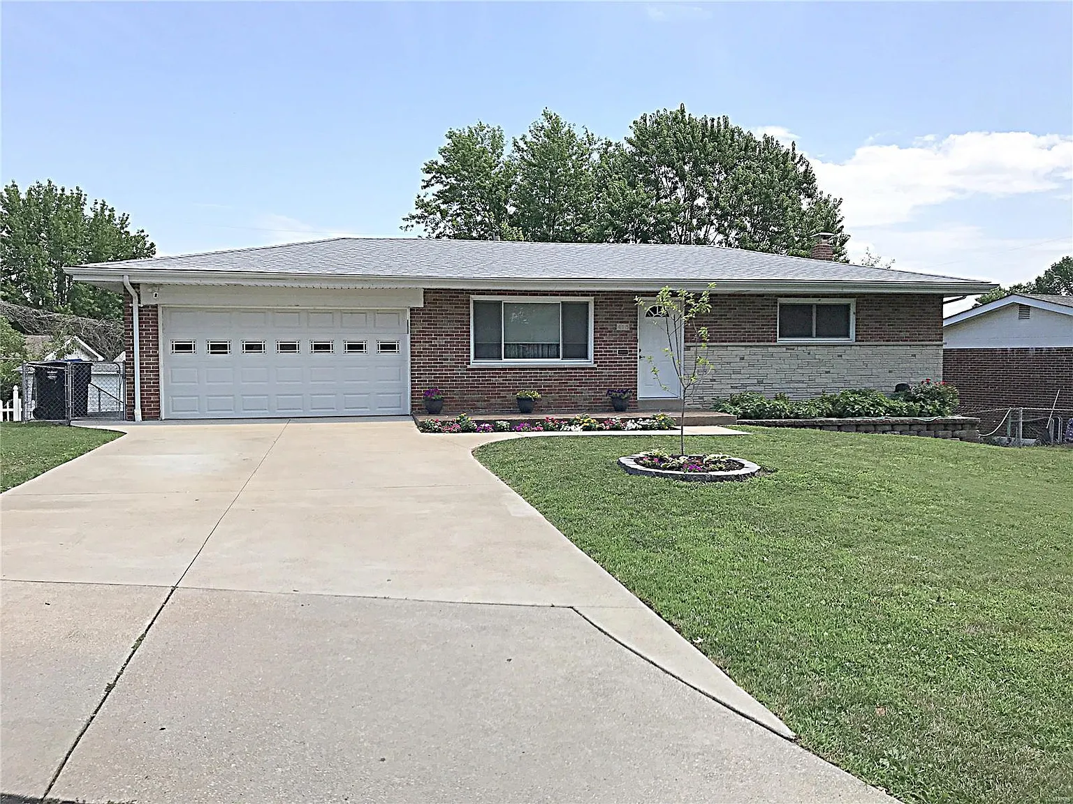 415 Earlsfield Ln photo 1
