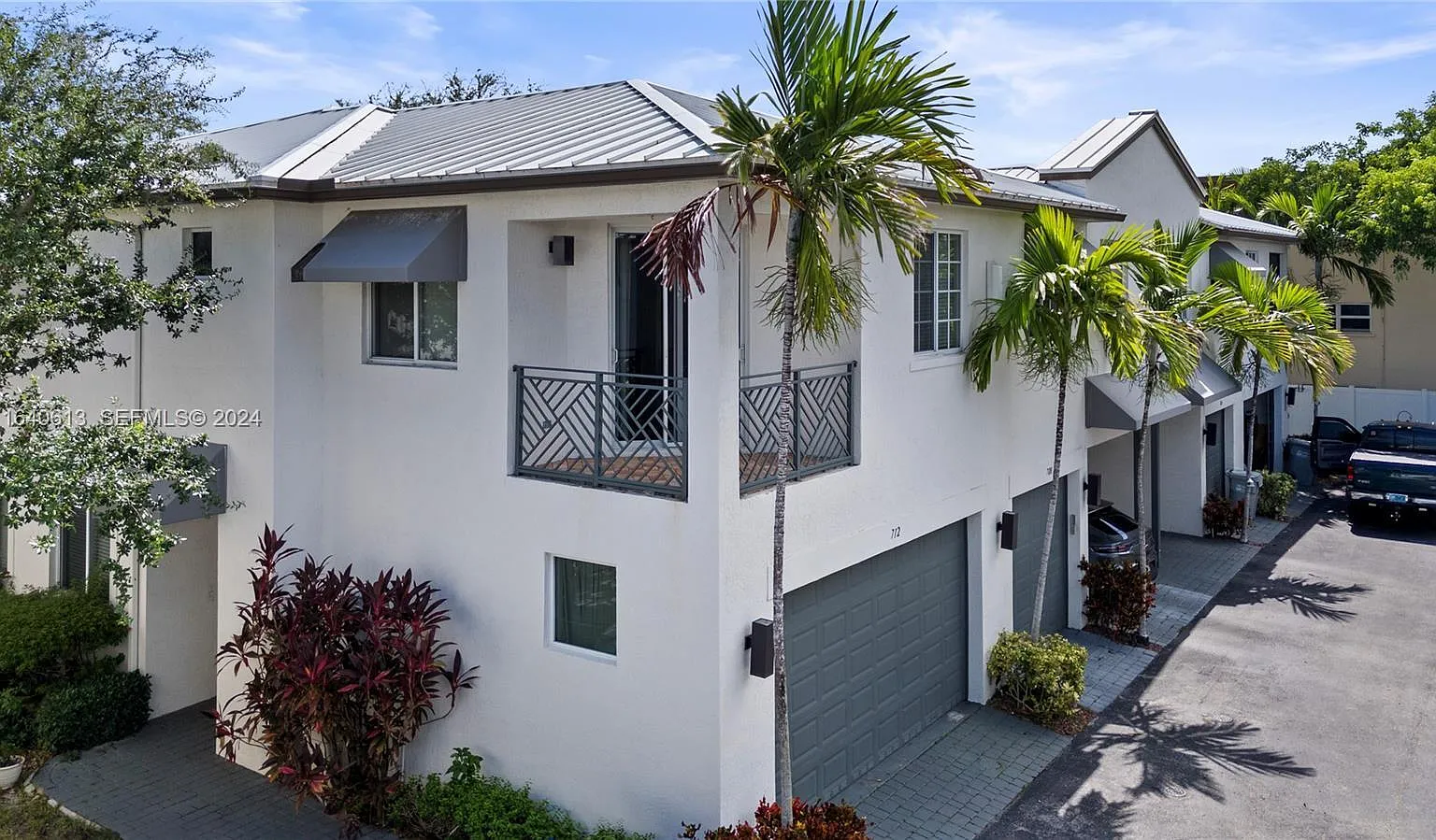 3 bed, 2.5 bath, 2109 sqft, $4,100 — Photo 1