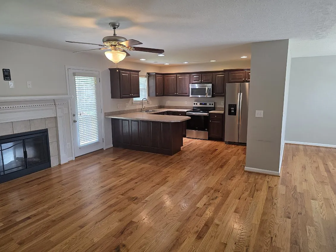 3 bed, 1843 sqft, $2,230 — Photo 4