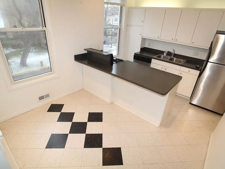 1741 W Byron St #2 — Photo 3