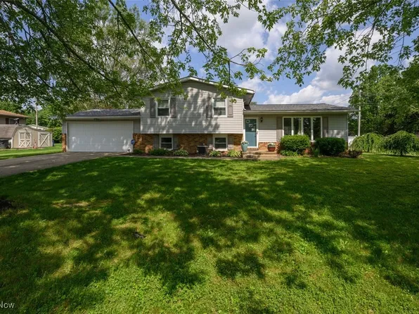 8017 Sapphire Ave NE, Canton, OH 44721