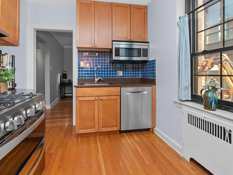 88 Marion St #3 — Photo 15