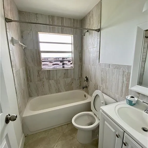4819 Marine Dr #1 — Photo 9