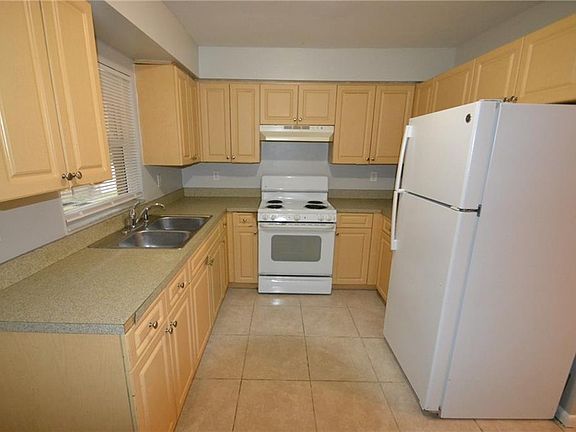 5th image of 3208 E 27th Ave