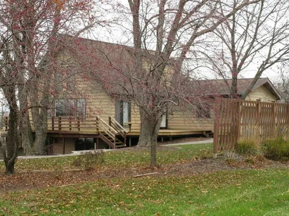 7332 Waverly Rd, Cedar Falls, IA 50613