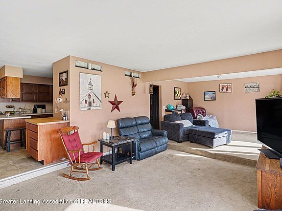 4th image of 15020 Howlett Rd