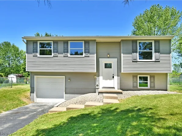 7951 Raglan Dr NE, Warren, OH 44484