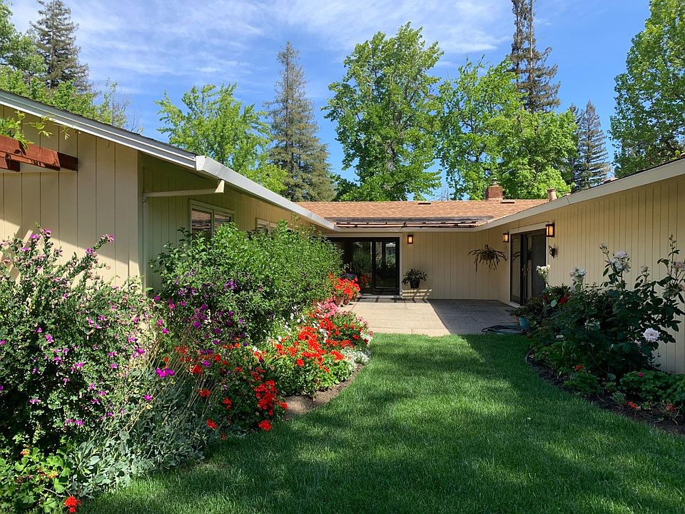 2nd image of 928 Casanueva Pl