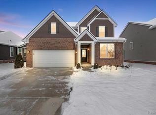 2348 Provencal Dr, Commerce Township, MI