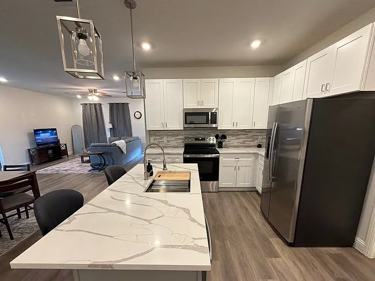2414 Forest Hill Ln — Photo 6