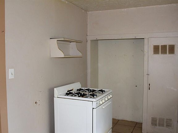 4th image of 1140 N Panther Ave