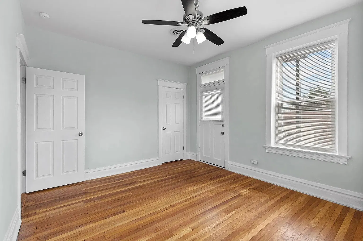 2 bed, 1003 sqft, $1,300 — Photo 3