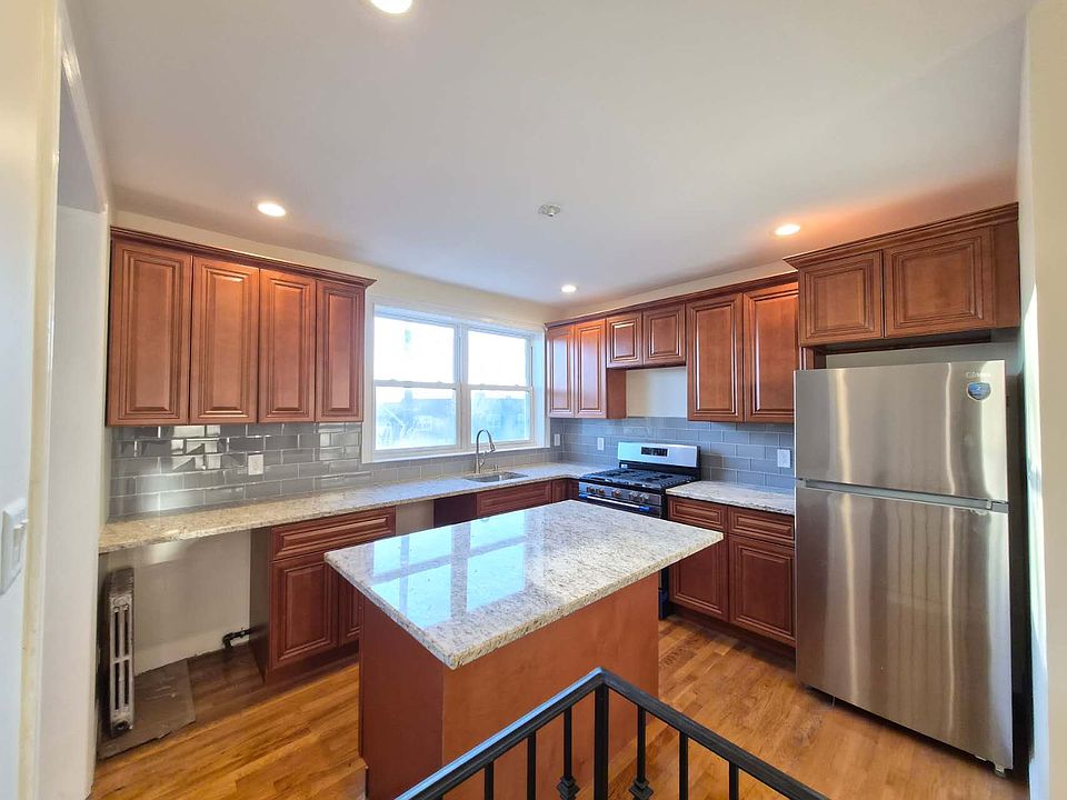 1st image of 25 Winthrop Pl Floor 2