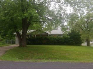 2710 W Flint St, Peoria, IL 61604